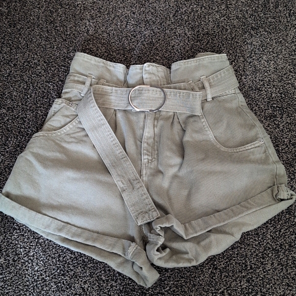 Zara Pants - SOLD IN LIVE:Zara High-rise Shorts Size 4